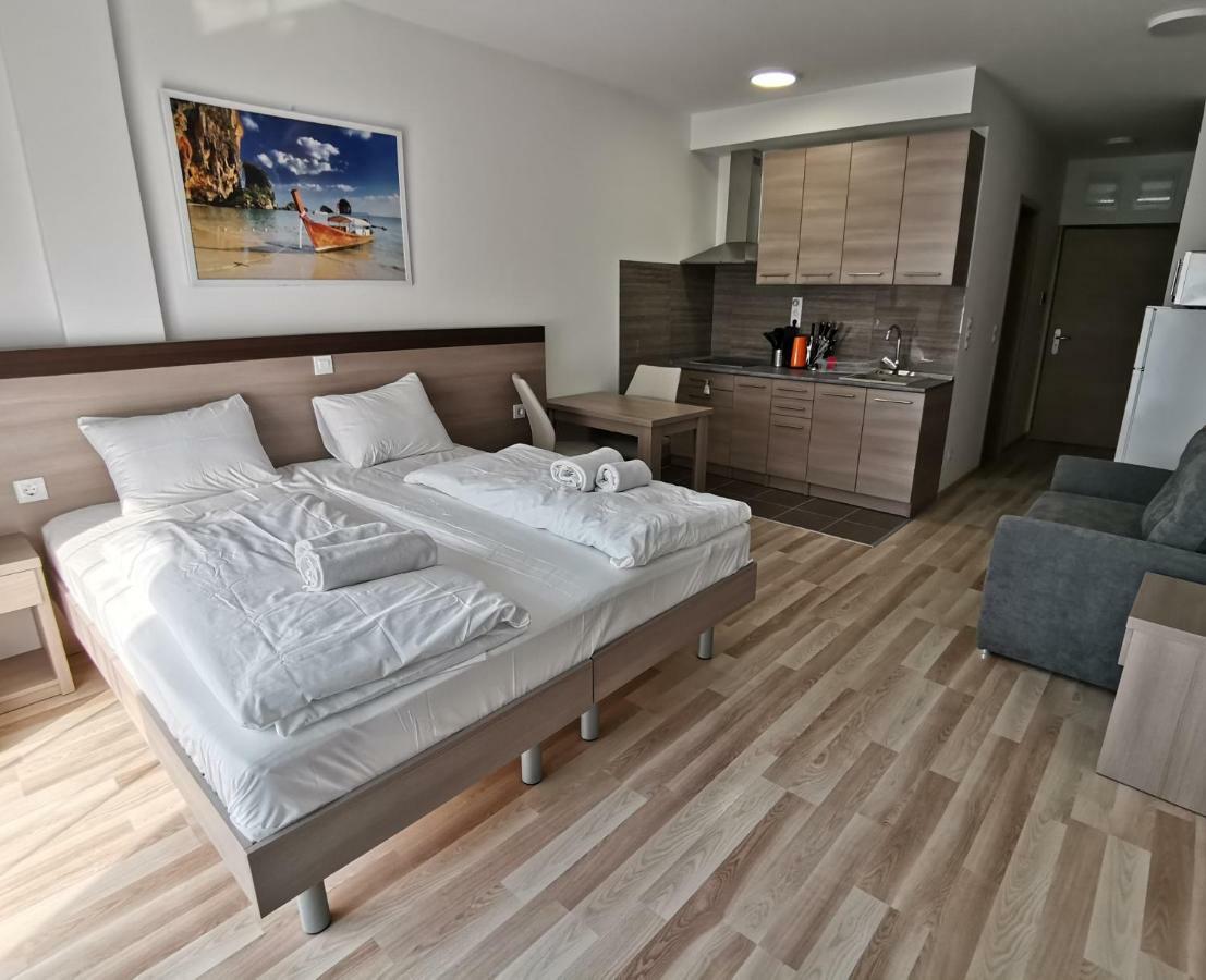 Corvin Holiday Apartments Hotel Budapest Ngoại thất bức ảnh