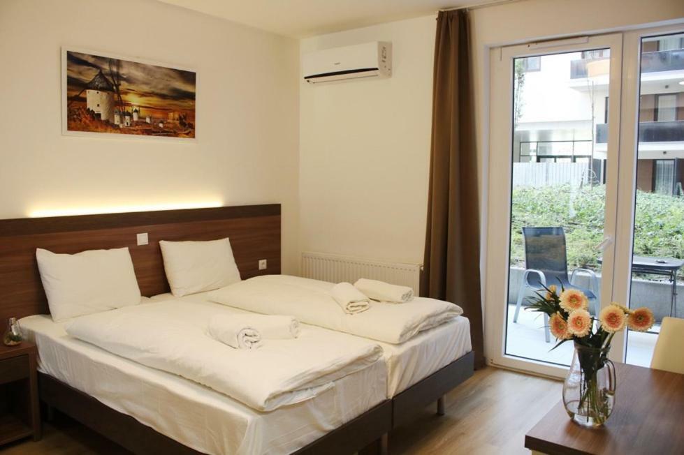 Corvin Holiday Apartments Hotel Budapest Ngoại thất bức ảnh