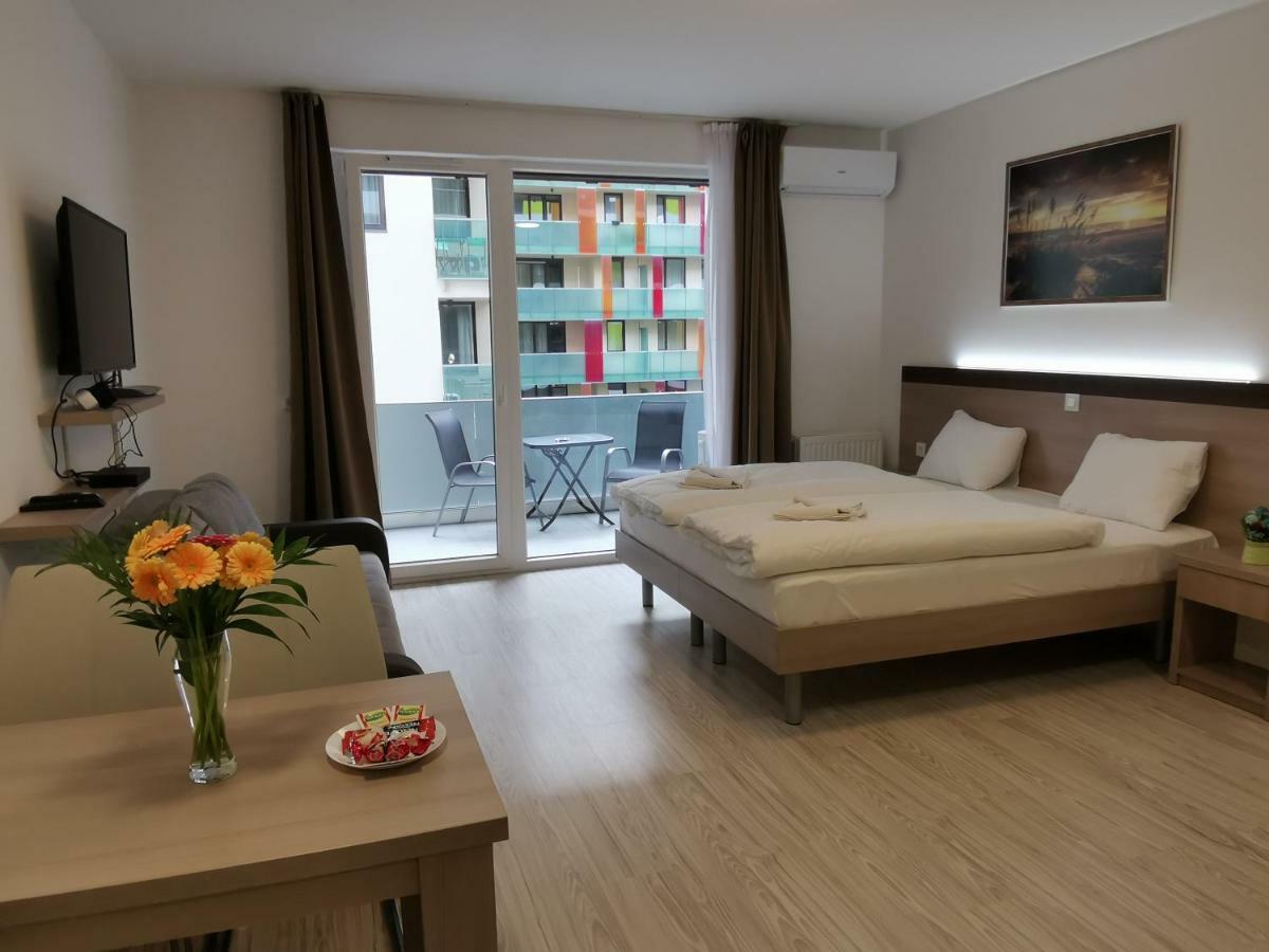 Corvin Holiday Apartments Hotel Budapest Ngoại thất bức ảnh