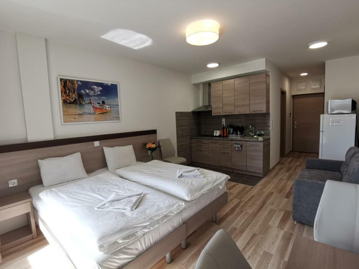 Corvin Holiday Apartments Hotel Budapest Ngoại thất bức ảnh