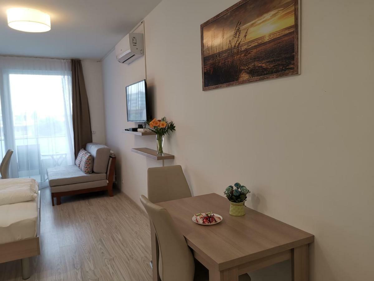 Corvin Holiday Apartments Hotel Budapest Ngoại thất bức ảnh